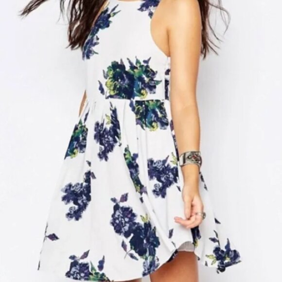 Free People Women's Mini White Floral Dress with Pockets /Keyhole /Pleated - Picture 7 of 12